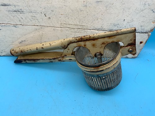 Vintage rustikale Küchenutensilien, Stampfer/Pießmaschine, Foley Lebensmittelmühle, Sieb - Bild 2 von 11