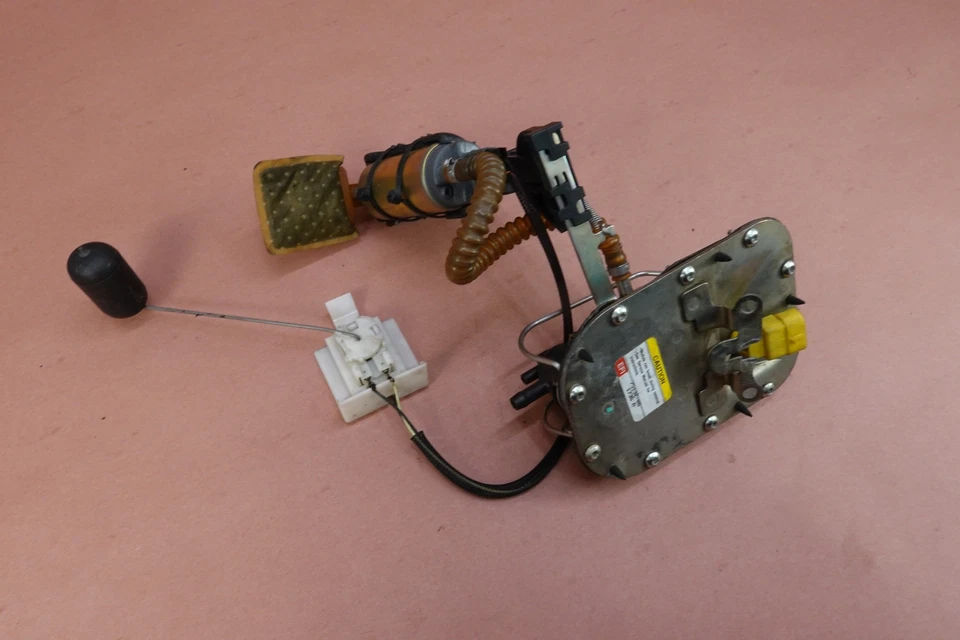 Harley-Davidson Softail Deluxe 2007-2016 FLSTN bomba de tanque de combustible de gasolina Foto 3 de 4