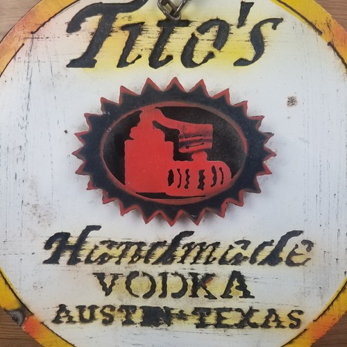 Vodka Hecho a Mano Titos Austin Texas Letrero Bar Hombre Cueva Soldado Metal Artesanal Arte - Imagen 11 de 17