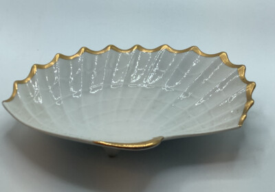 Vintage White Porcelain Gold Gilt Shell Esco Japan Jewelry/Vanity Trinket Dish | eBay Vintage White Porcelain Gold Gilt Shell Esco Japan Jewelry/Vanity Trinket Dish | eBay