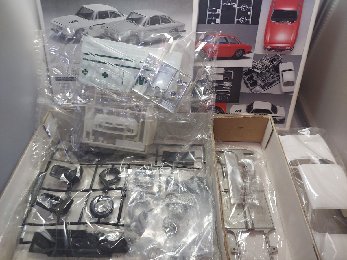 Gunze 1/24 Alfa Romeo GTA 1300 JUNIOR Plastic Model Kit with