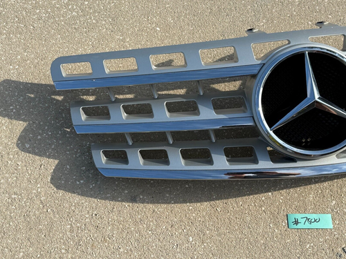 2009-2011 Mercedes W164 ML350 ML550 OEM Front Grille Assembly #7800 - Picture 4 of 19