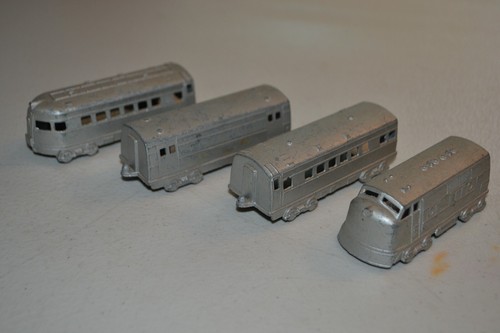 Vintage ERTL, Greyhound, Hubley Kiddie, Midget Toy, etc (Lot of 10) - Picture 9 of 15