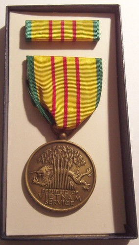 Original Vietnam War GI Issue Service Medal Set Government Surplus 2/69 (3486) - Picture 2 of 11