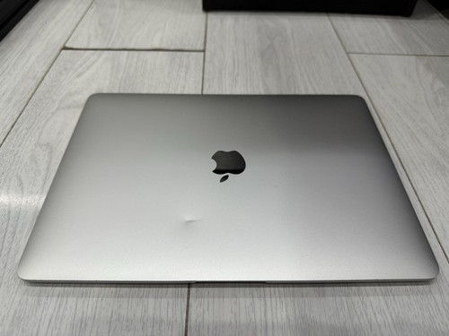 Apple MacBook Air Retina 13.3" 2020 256GB SSD 8GB Ram 8C CPU 7C GPU M1 - Silver - Picture 5 of 18