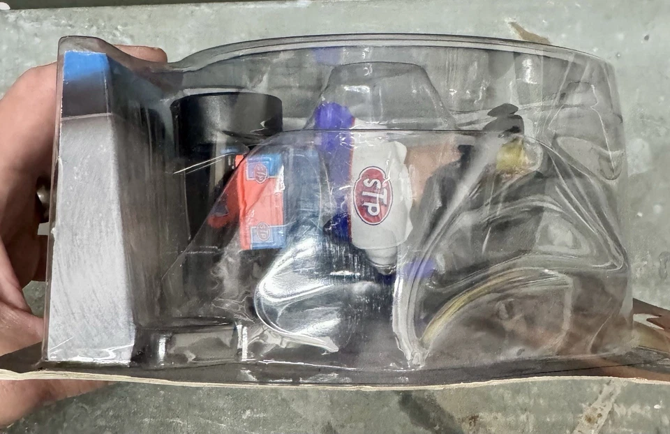 Hot Wheels Radical Rides Nascar Richard Petty #43 STP 1:43 Die-Cast 2000 Foto 3 de 4