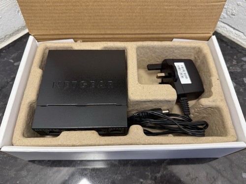 NETGEAR GS305P 5-Ports PoE Ethernet Switch - Black GS305P-200UKS - Photo 3/4