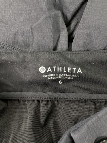 Athleta Women’s Black Trekkie Bermuda Hiking Shorts - 6 - Picture 3 of 4