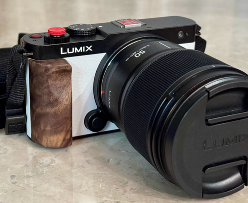 Adesivo antiscivolo manico impugnatura fotocamera legno fatto a mano per Panasonic LUMIX S9 - Foto 15 di 21