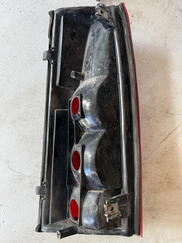 Luz trasera del lado del pasajero Chevrolet C1500 C2500 C3500 1988-1998 92 93 94 95 96 97 Foto 3 de 4