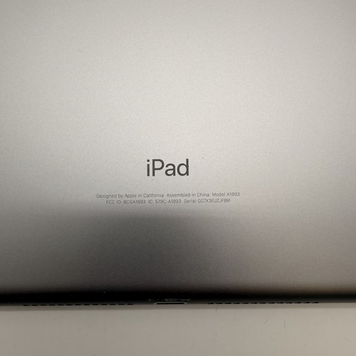 Apple iPad 6th Gen 128GB Wi-Fi 9.7” Space Gray A1893 Excellent - Picture 3 of 5