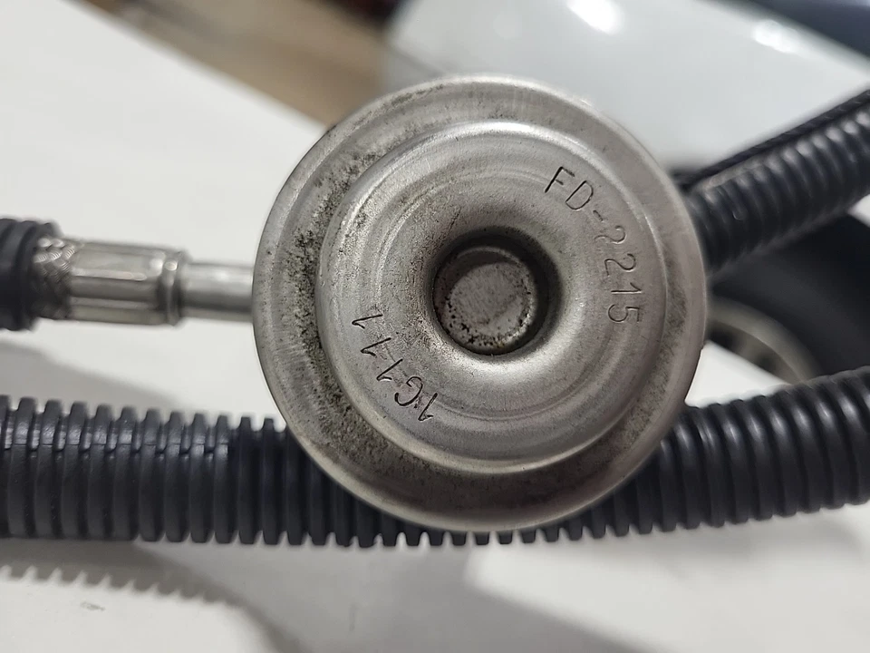 Corvette C4 LT1 1992 OEM líneas de suministro de combustible retorno de alimentación OEM filtro cercano al riel GM Foto 3 de 4