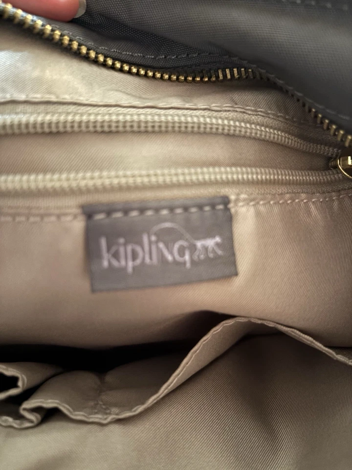 Bolsa tiracolo Kipling cinza escuro com alça ajustável - Imagem 4 de 4