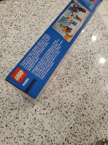 LEGO City 60290 Skate Park Brand New Factory Sealed 5+ 195pcs Retired - Picture 5 of 11