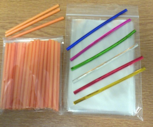 50 x 89mm ORANGE PLASTIC LOLLIPOP STICKS CAKE POP KIT INCLUDES BAGS & TWISTTIES - Picture 1 of 8