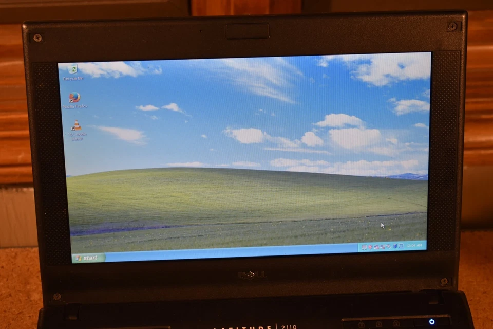 Dell Latitude 2110 10,1 дюйма Intel Atom N470 1,83 ГГц 2 ГБ RAM 320 ГБ HD Windows XP Pro - Изображение 2 из 4