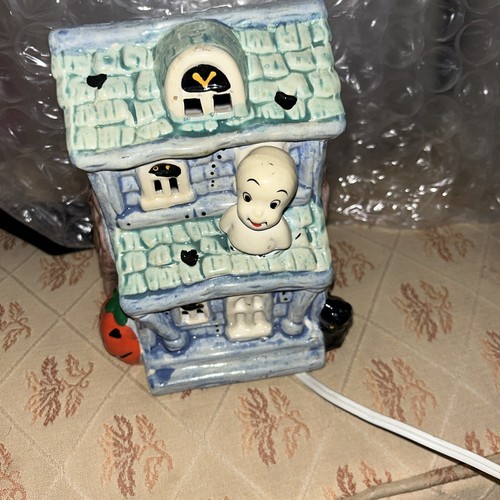 Casper The Friendly Ghost Halloween Village Lighted Porcelain Haunted House 1987