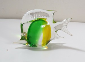 Art-Glass-Angel-Fish-Paperweight-Clear-with-Green-amp-Yellow
