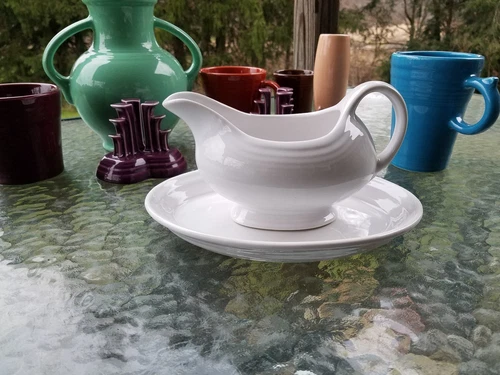 FIESTA WARE GRAVY BOAT/SAUCEBOAT & DRIP TRAY white NEW