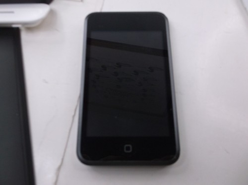 Apple iPod Touch 1a generazione modello A1213 8GB (SOLO PARTI) COSÌ COM'È - Foto 4 di 7