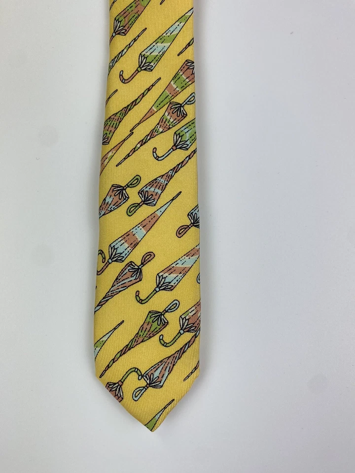 Corbata United Colors Of Benetton 100% seda hecha en Italia 58" L x 3,5" con paraguas Foto 3 de 4