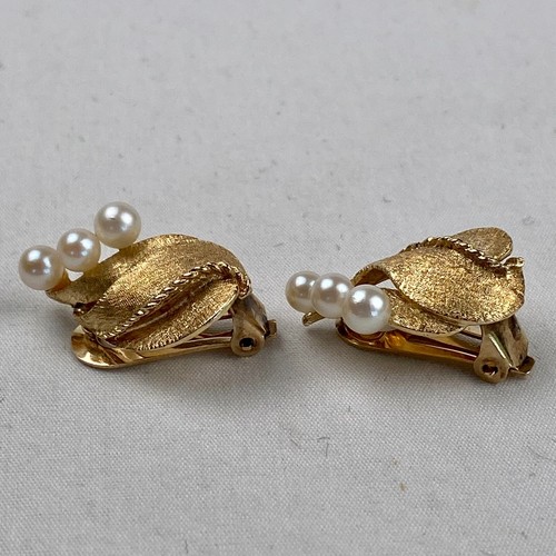 Vintage 1950's 14k Gold Pearl Earrings - Picture 10 of 11