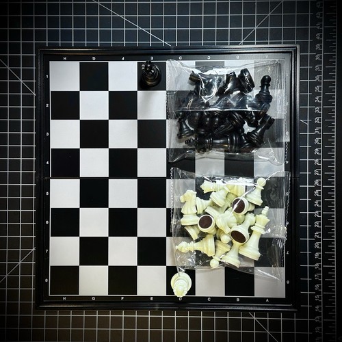 Magnetic 9.5 Inches Travel Chess Set - Folding Board - New Open Box - 第 3/4 張圖片