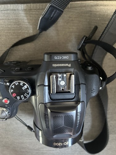 Panasonic Lumix DMC FZ70 60x Optical Zoom 2GB SD Card, Battery, Charger - Picture 6 of 9