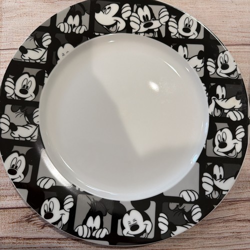 Disney Mickey Grid con platos de cena Goofy blanco y negro 10,5” - Nuevo con etiquetas - Juego de 4 - Imagen 2 de 4