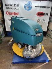 Tennant T500e 32" walk behind Floor Scrubber 24V  ONLY 55 Hours 01/24 SN1199