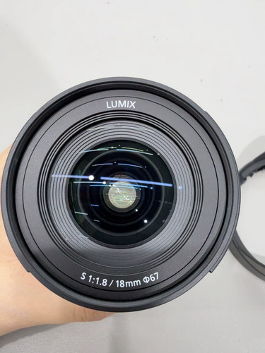 Panasonic S-S18E Lumix S 18mm Ultra Wide-Angle Lens - Picture 2 of 5