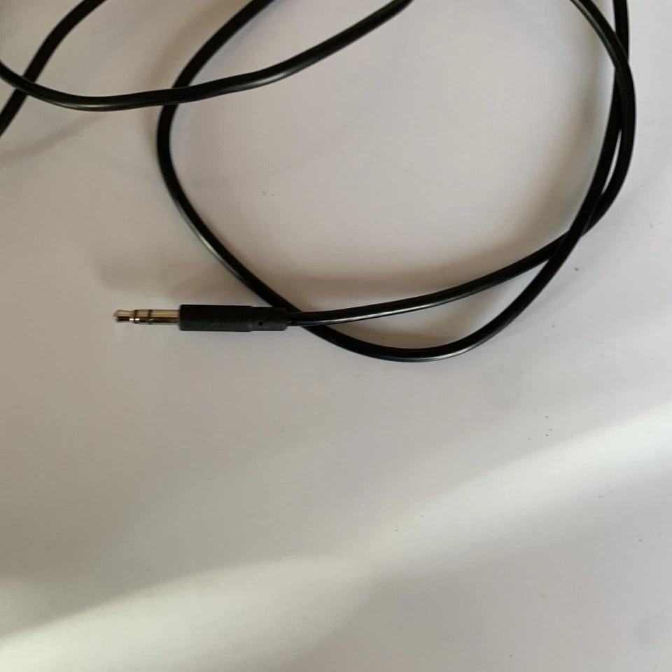 Belkin Tunecast Auto F8Z880au FM Transmitter 3.5mm Plug + USB Charger Port - Image 4 of 4