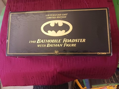 1:18 BATMAN 1940 BATMOBILE ROADSTER + FIGURE Limited Ed. MIB`05 Corgi RARE! - Picture 2 of 6