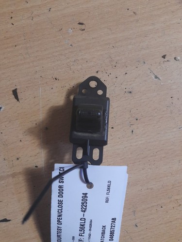 CHRYSLER VOYAGER 2004-2008 COURTESY TÜRSCHALTER ÖFFNEN/SCHLIESSEN 04685727AB - Bild 1 von 2