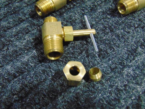 24x Bulk Parker valvole ad ago in ottone 1/4 compressione x 1/4 NPT filettatura tubo maschio - Foto 3 di 5