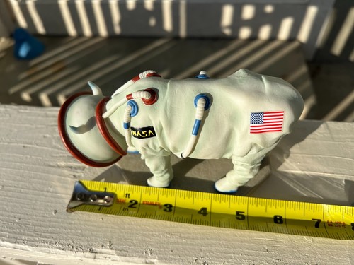 Cow Parade MOOOOONWALK Figurine #9120 Astronaut Moon Walk NASA 2000 Cow Parade - Picture 8 of 10