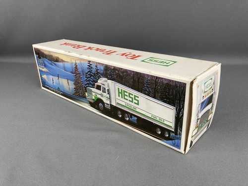 Hess Gasoline Fuel Oils Plastic Tractor Trailer Coin Bank w/3 Barrels - Picture 15 of 19