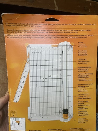 Fiskars SureCut Deluxe Paper Trimmer 12" - Picture 11 of 15