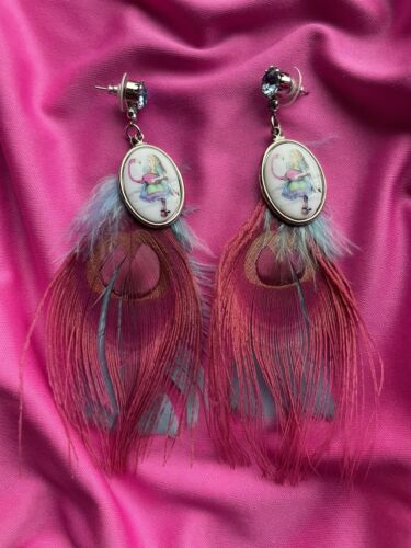 Tarina Tarantino Vintage Acid Alice In Wonderland Pink Flamingo Feather Earrings - Picture 4 of 4