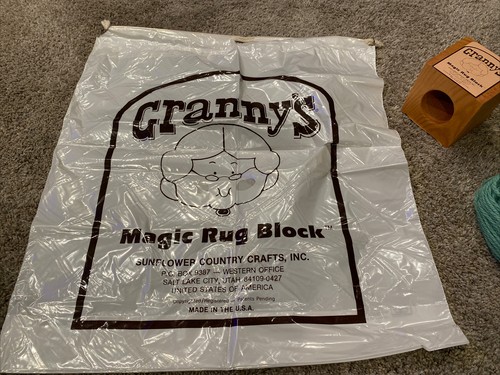 VINTAGE NOS GRANNY'S MAGIC ROPE RUG BLOCK KIT YARN MAKING MACHINE - Picture 12 of 12