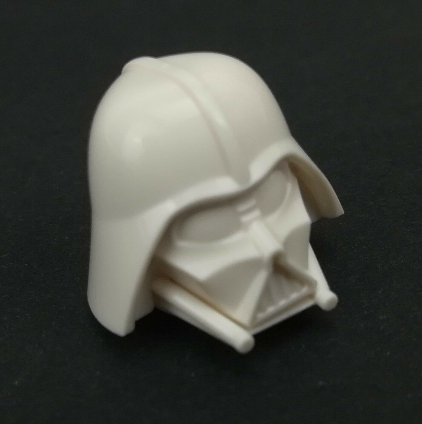 LEGO Star Wars Darth Vader Type 2 Helmet & Collar - Predotype piece - White LEGO Star Wars Darth Vader Type 2 Helmet & Collar - Predotype piece - White