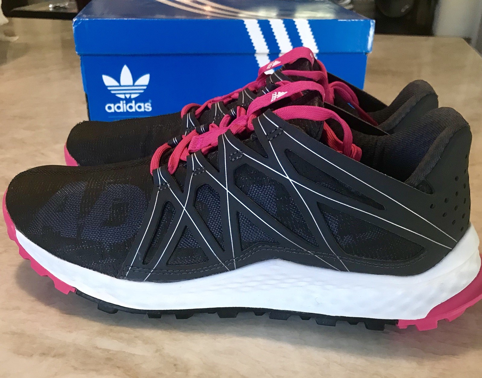 Adidas Vigor Bounce Cushion Stability W7.5 Run Shoe Embossed Nero Navy Adidas Vigor Bounce Cushion Stability W7.5 Run Shoe Embossed Nero Navy