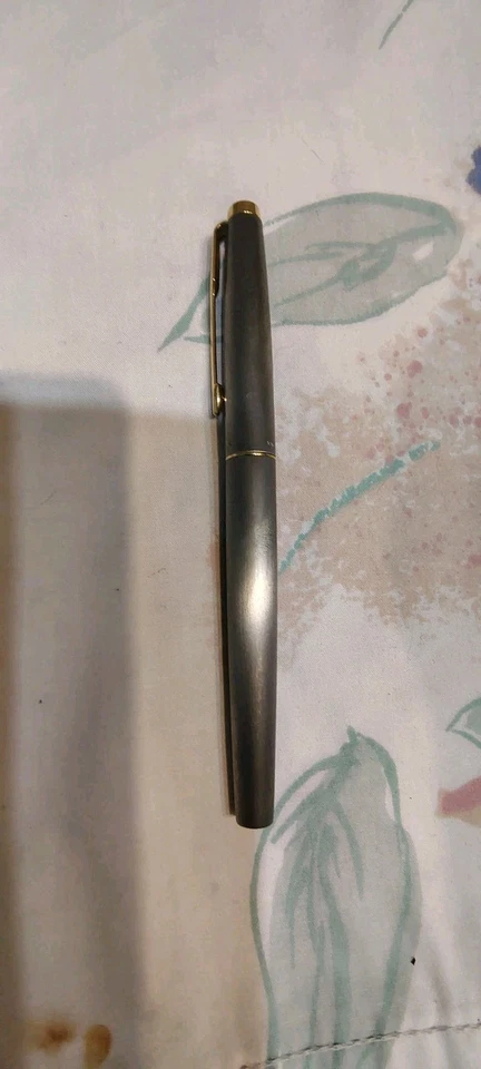 Pluma Estilográfica Parker T1 Titanio Con Plumín Mediano F Hecha en EE. UU. Foto 4 de 4