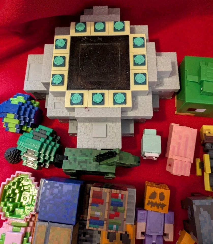 Minecraft Toy Bundle Plastic Action Figure Mojang Figures Buildings Accessories - Image 2 of 4