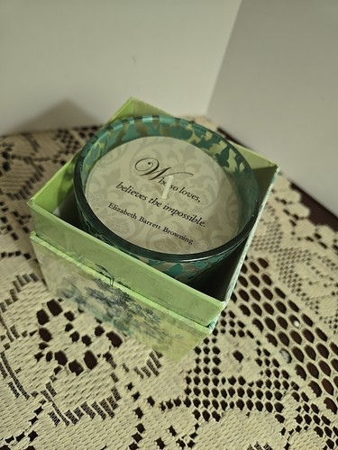 Demdaco ~ Poeme du Jardin ~ Sweet Cucumber ~ Fragrant Candle 6.1 30 Hr Burn Time - Picture 10 of 12