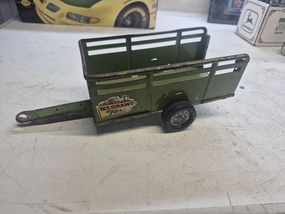 Vintage WT Grant Farms Green Tin Toy Farm Trailer 12" Long No Tailgate 1960s - Image 2 of 4