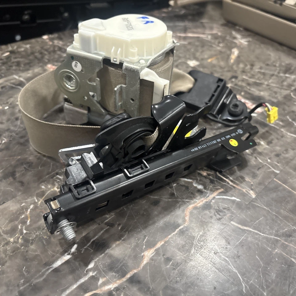 Retractor de cinturón de seguridad delantero derecho Mercedes-Benz C250 2008-2014 34121135 OEM Foto 3 de 4