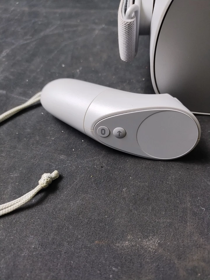 Oculus Go Virtual Reality Headset 32GB Gray (MH-A32) with Controller - Image 4 of 4