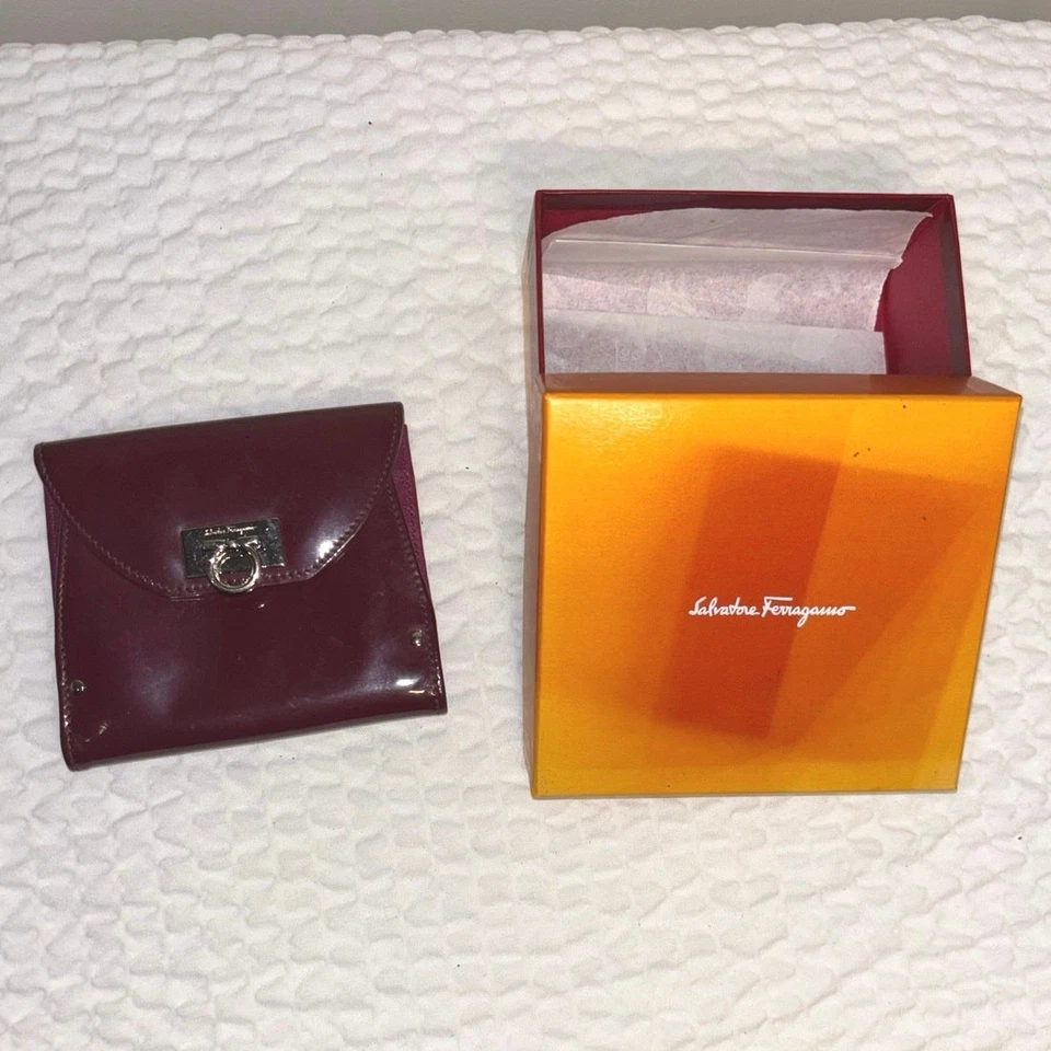 Cartera Salvatore Ferragamo charol borgoña con caja Foto 2 de 4