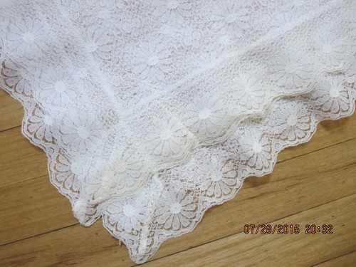 VINTAGE LACE CREAM TABLECLOTH--70" X 90"--SCALLOPED EDGE---#T 11-12 - Picture 20 of 24